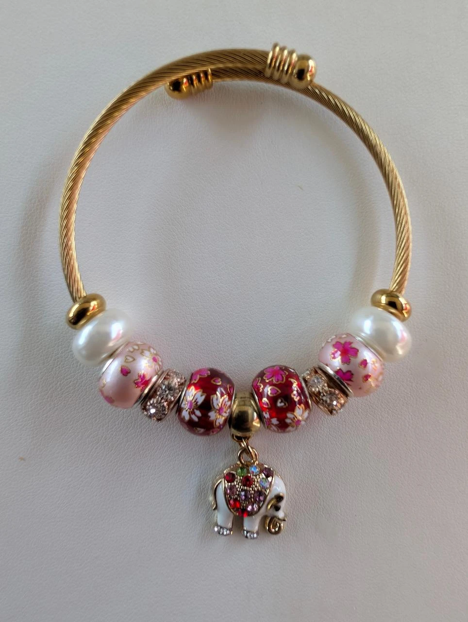 bracelet jonc perles charms sakura et breloques éléphant strass